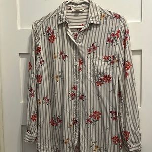 Beachlunchlounge flowered button down blouse